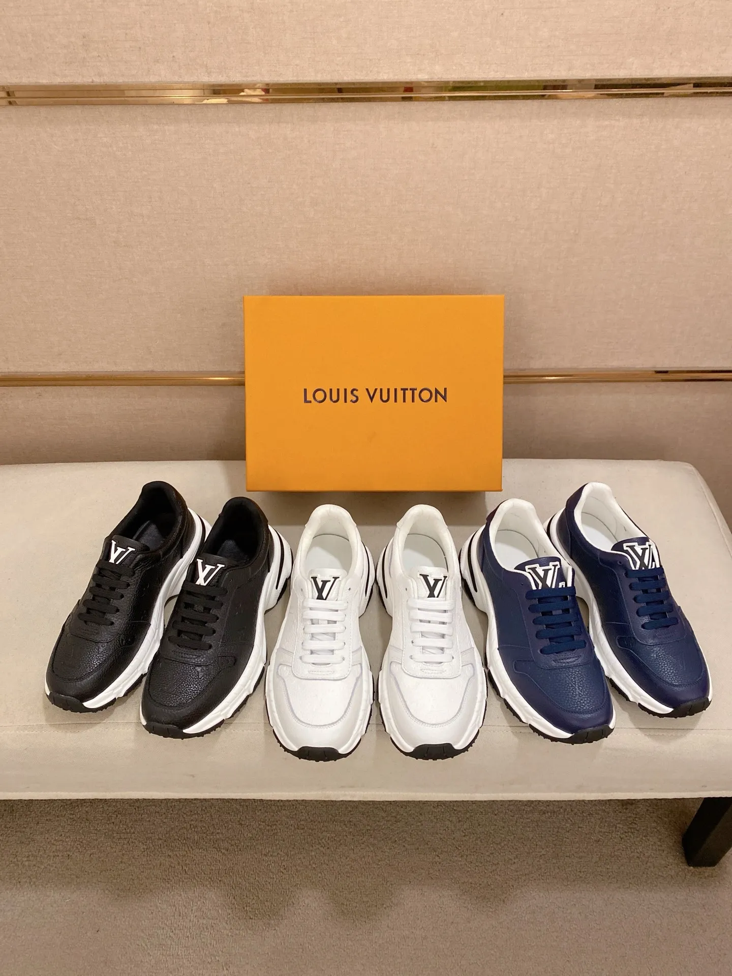 Men's shoes💰 442💰louis vuitton (Louis Vuitton/lv)🔍🔍The new counters are on sale at the same time. The uppers are imported from Italy. ⃣️Re-engraved🇮🇹💪💪, ⚠Sole: The original sole is specially provided by the original factory, the exclusive movable molded sole is super comfortable, ⚠Original and single goods 🔍high quality, you can enter and leave the counter at will, welcome to compare⚠. Code number: 38-44 (45/customized, non-refundable)